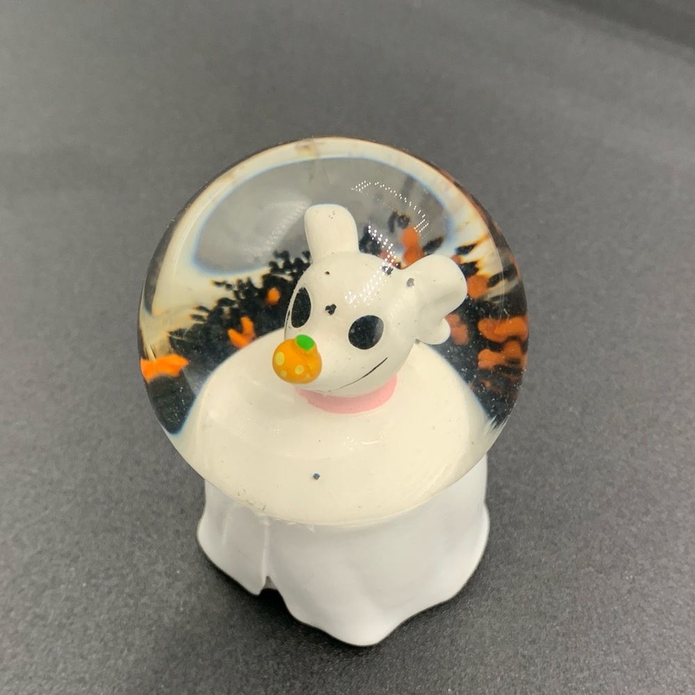 Zero Mini Snowglobe - Picture 2 of 7